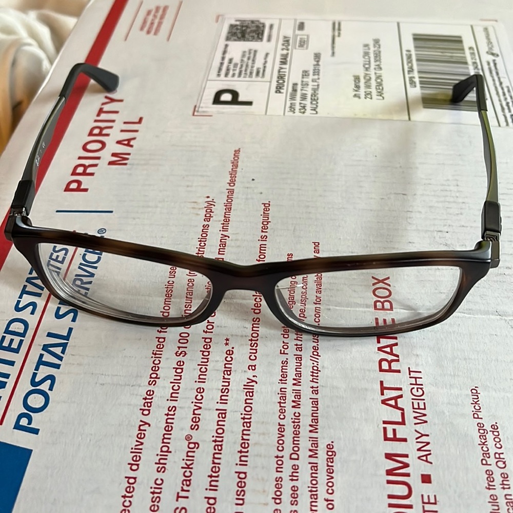 Ray-Ban Eye Glasses Unisex - comes with case. Excellent condition
